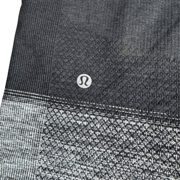 Lululemon NWOT Seamlessly Street Crop Black/Grey Heather Leggings Sz 6 - Picture 4 of 8